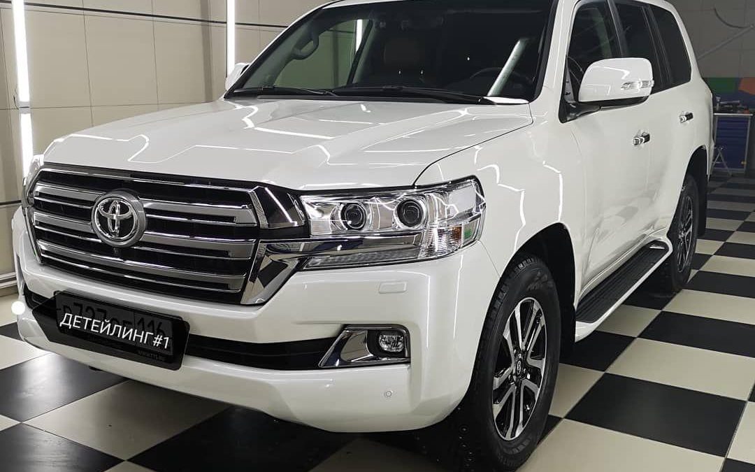 Toyota Land Cruiser 200 — бронирование кузова автомобиля полиуретановой пленкой и установка автосигнализации StarLine E96