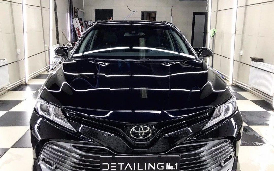 Toyota Camry — мойка 2-х фазной технологией, бронирование полиуретановой пленкой Hexis, консервация кожи