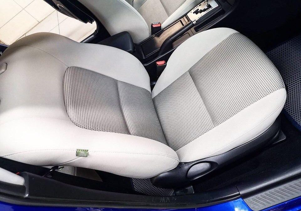 Mazda 3 — химчистка сидений и бережная мойка автомобиля