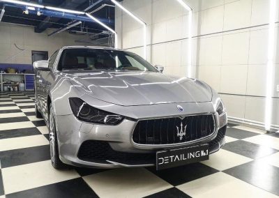 Maserati Ghibli — 2-х фазная мойка автомобиля, бронирование фар пленкой Stek, бронирование кузова пленкой Hexis