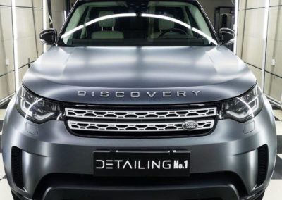 Land Rover Discovery — оклеили кузов в матовую серую пленку Oracal 970, глянцевые элементы кузова забронировали полиуретаном Hexis